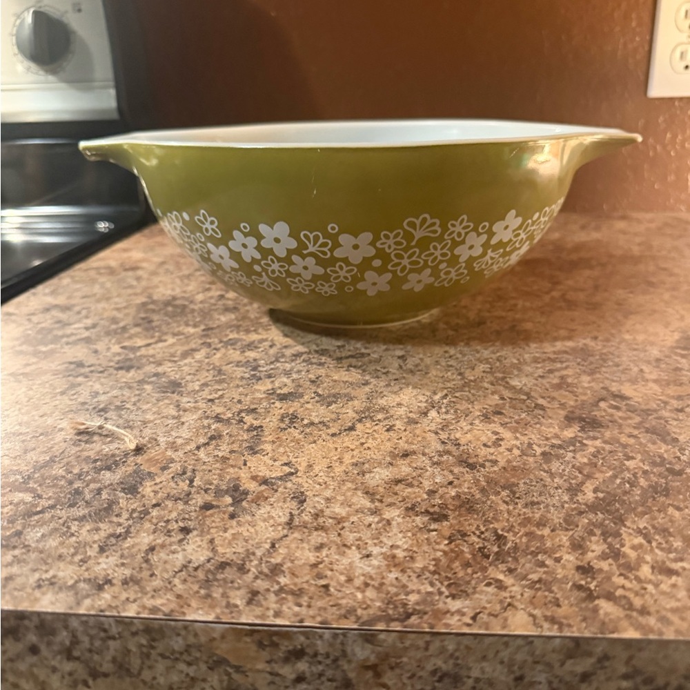 Pyrex Vintage Spring Blossom Green “Crazy Daisy” 4 Quart